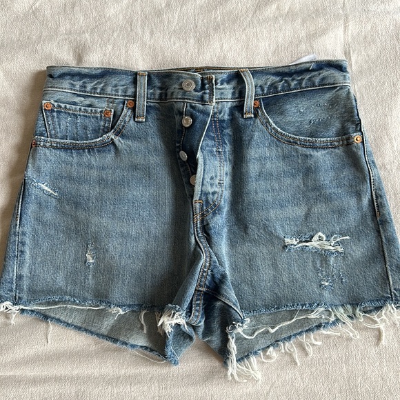 Levi’s Wedgie Shorts - Picture 3 of 4